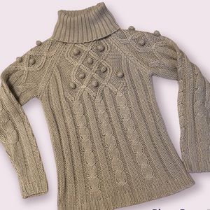 🌲 European cable-knit turtleneck sweater